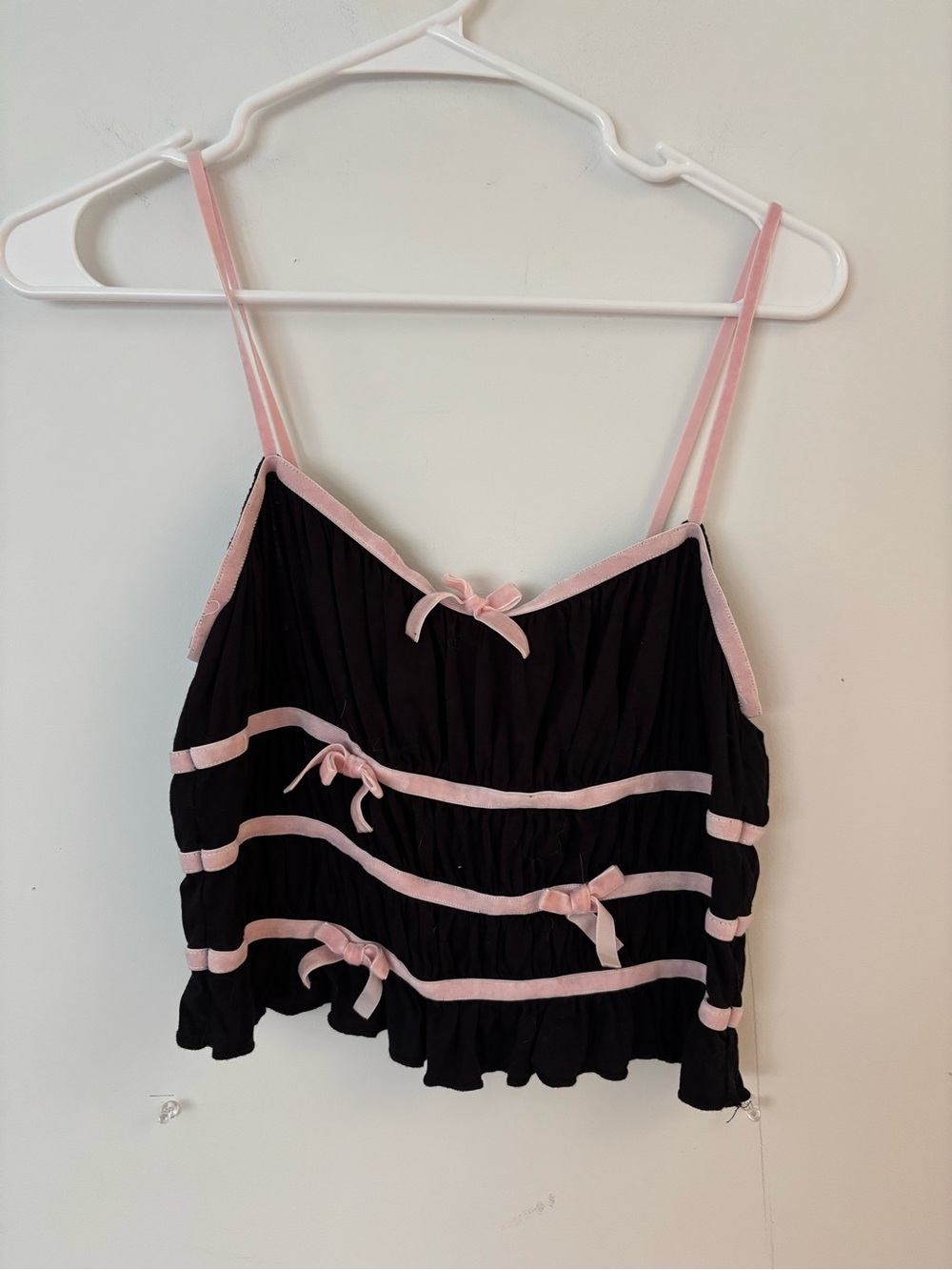 urban outfitters kimchi blue black & ballet pink bow striped crop tank top 🩰